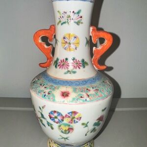 Gorgeous Chinese Famille Rose Vase/ Jar/ Urn 9” Antique!